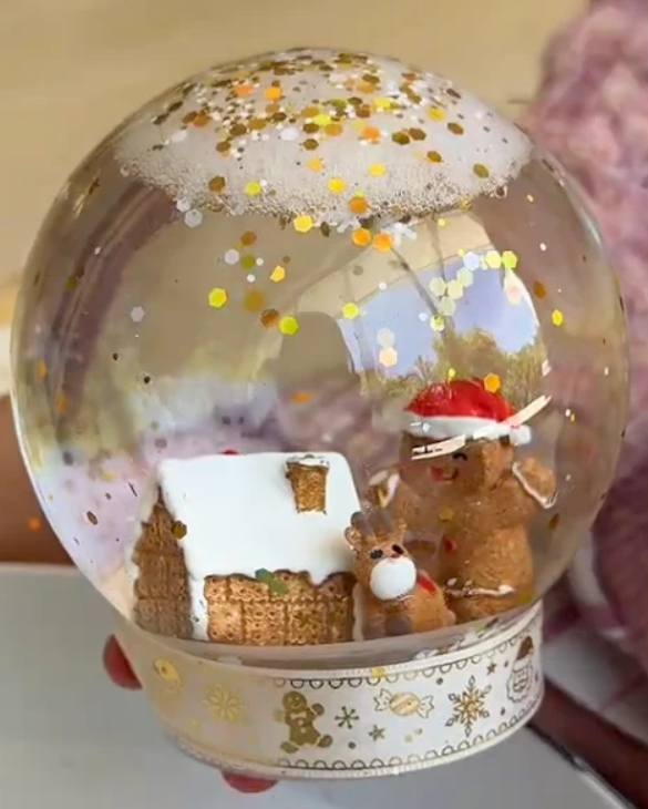DIY Christmas Snow Globe